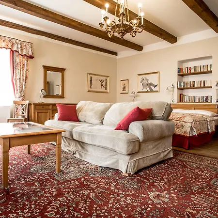 Dvur Hoffmeister 3* Velké Číčovice
