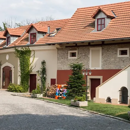 Dvur Hoffmeister Velké Číčovice