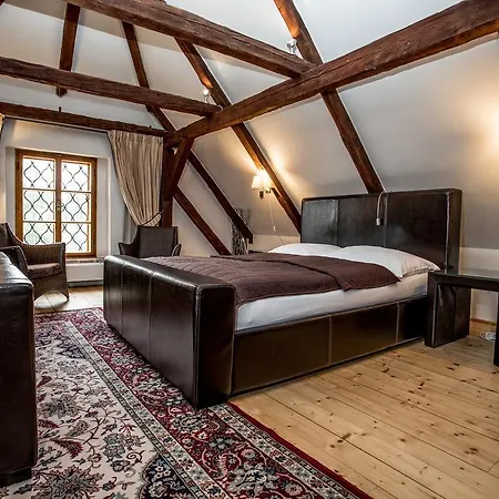 Dvur Hoffmeister 3* Velké Číčovice