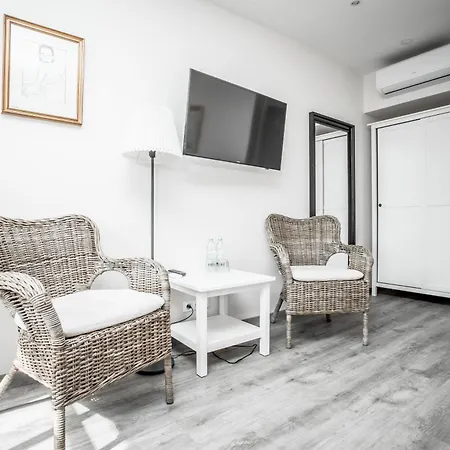 Otel Dvur Hoffmeister Velké Číčovice