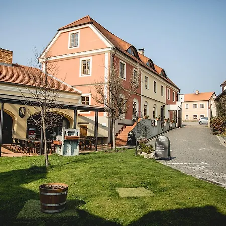 Dvur Hoffmeister 3* Velké Číčovice