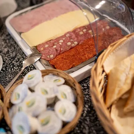 Dvur Hoffmeister Hotel Velké Číčovice