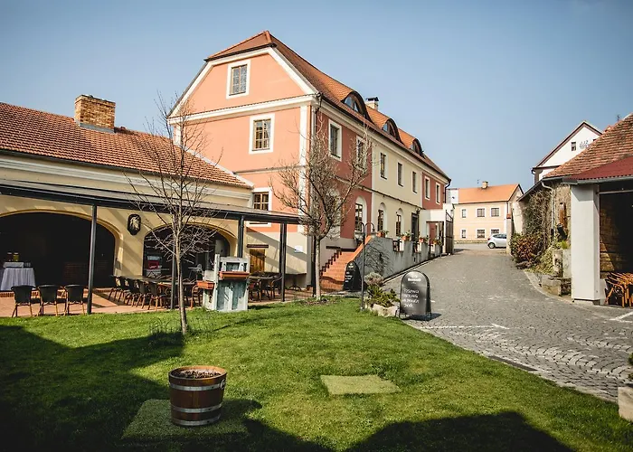 Dvur Hoffmeister 3* Velké Číčovice